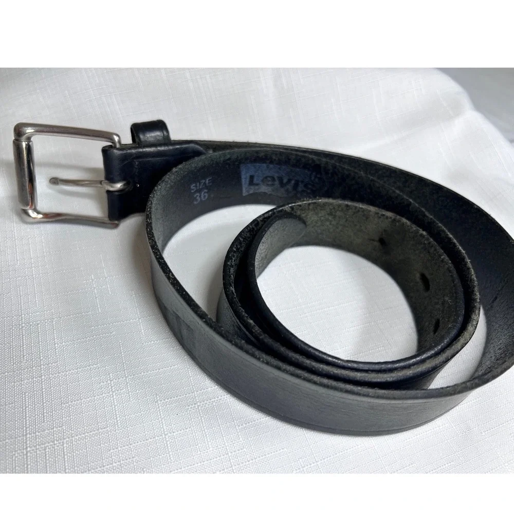 Levis Mens Black Genuine Leather Belt Silver Buckle Size 36 Classic Casual